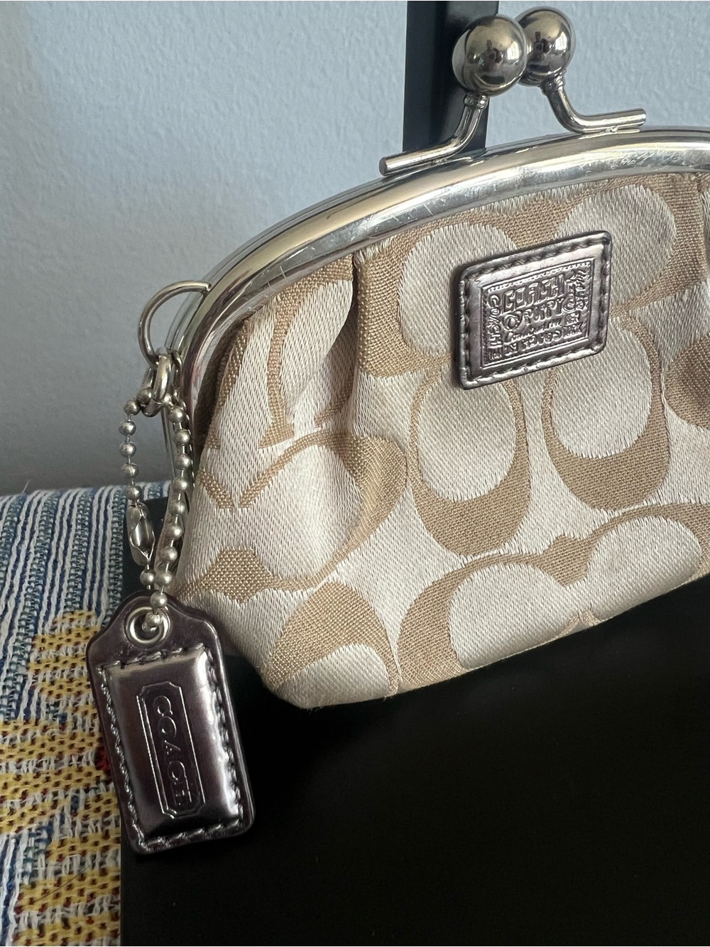 Coach Mini Poppy Signature Small Kiss-Lock Purse - Picture 3 of 13